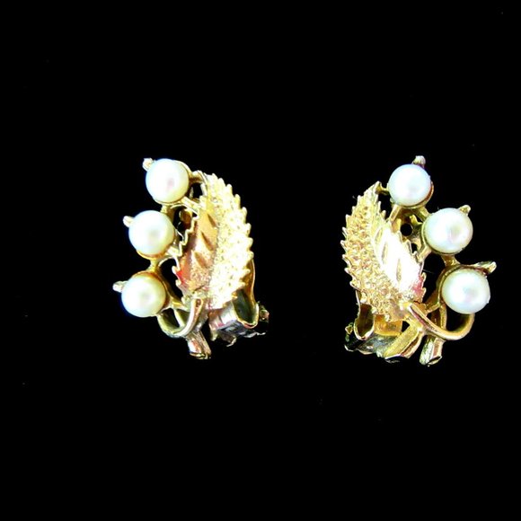Faux pearl & gold leaves clip on vintage earrings - wedding - formalwear - 1960s - Picture 2 of 5